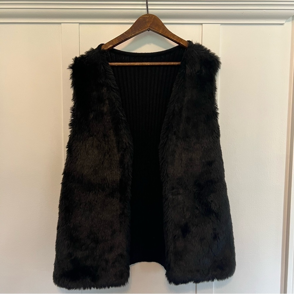 Women’s Large / Extra Large All Black Faux Fur Vest - Picture 4 of 8